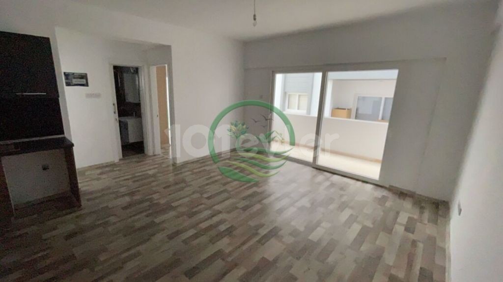 GAZİMAGUSA HAVUZLU SİTE İÇERİSİNDE SATILIK 2 1 DAİRE