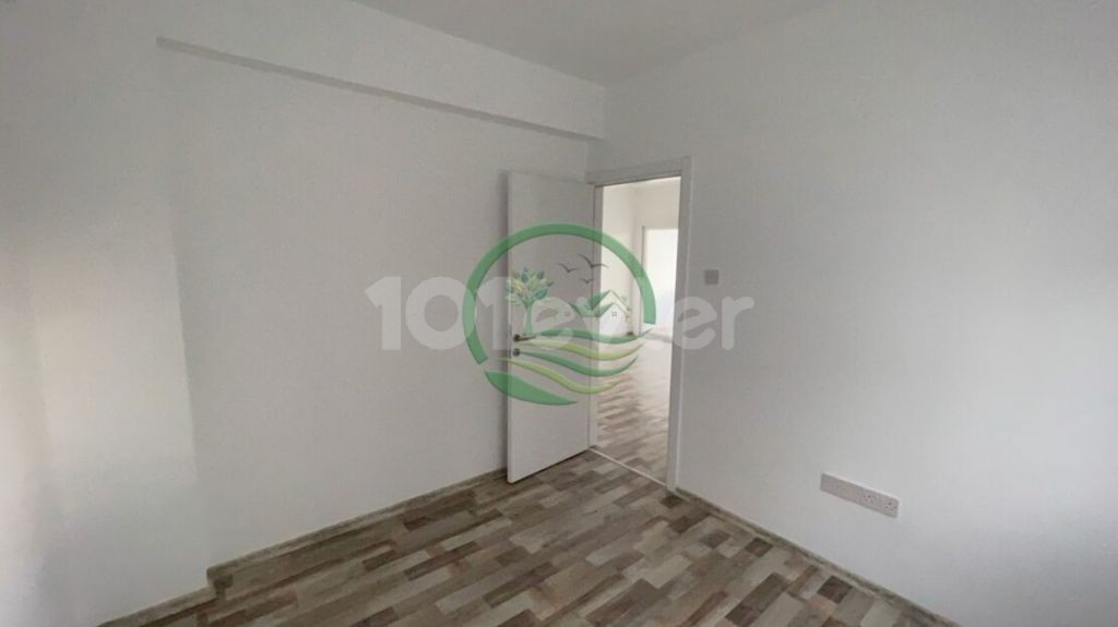 GAZİMAGUSA HAVUZLU SİTE İÇERİSİNDE SATILIK 2 1 DAİRE