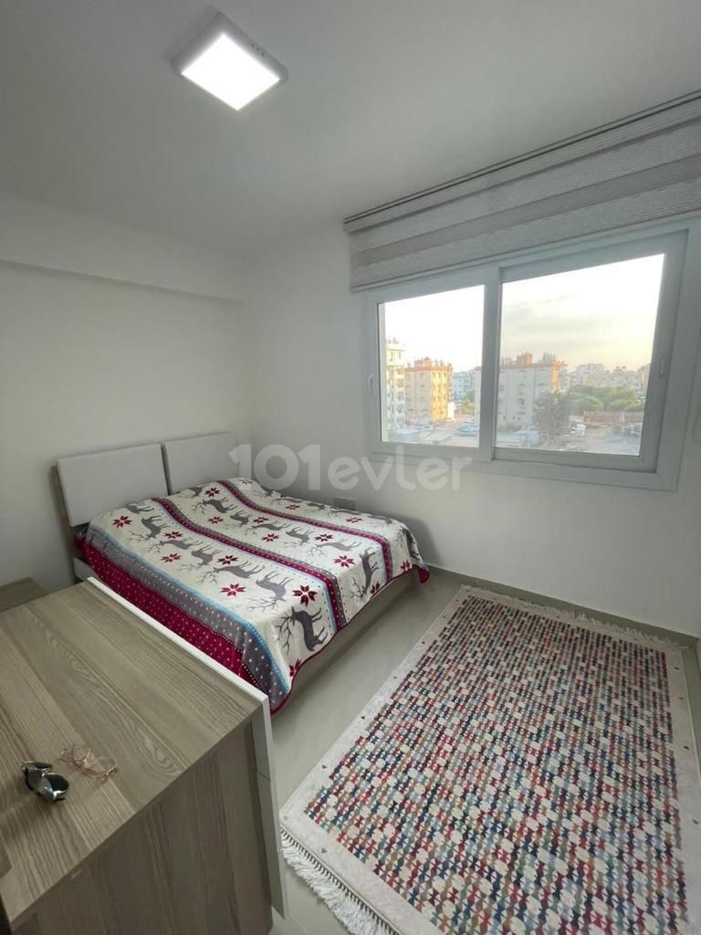 Gazimagusa Sakarya Bölgesi Havuzlu Site İçerisinde 2+1 Lüx Full Eşyalı Satılık Daire