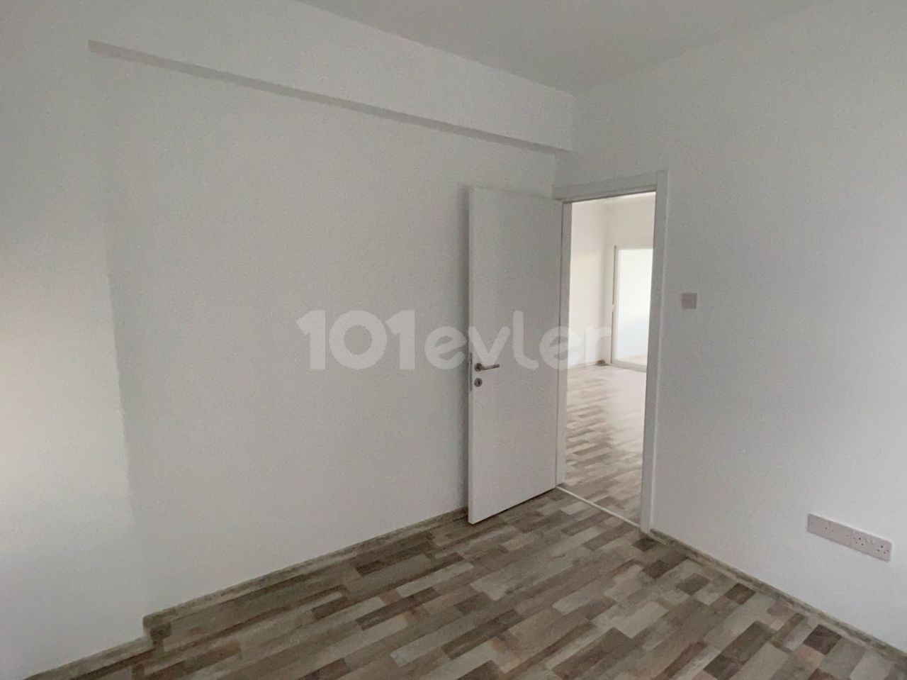 2+1 Kiralık Sıfır Daire Gazimağusa 'Da Havuzlu Site İçerisinde