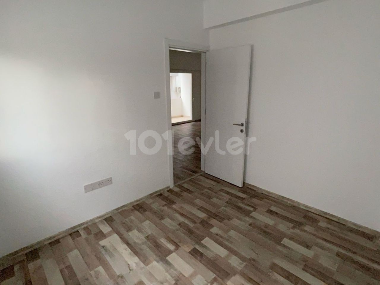 2+1 Wohnung zu vermieten in einem Komplex mit Pool in Famagusta