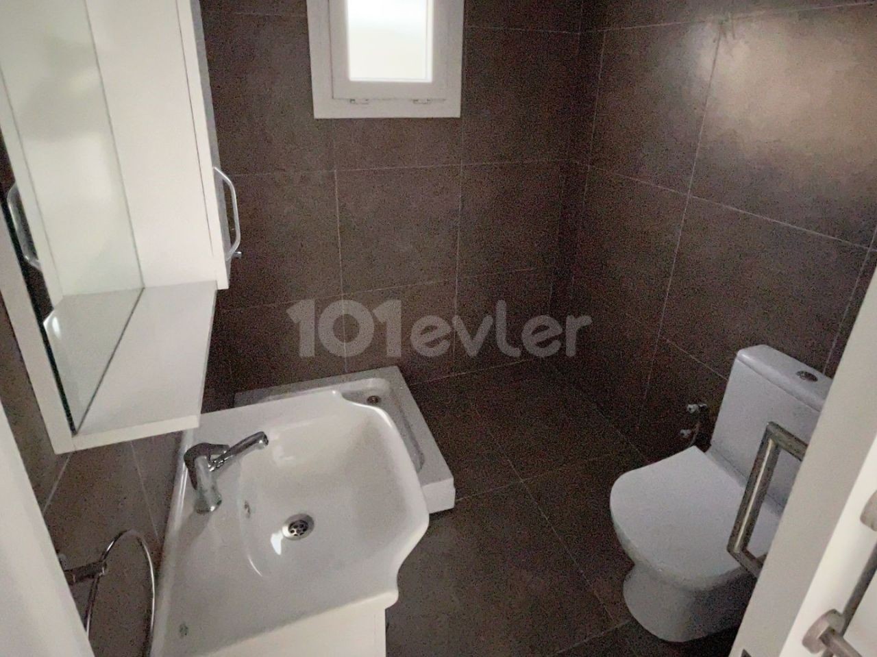 2+1 Kiralık Sıfır Daire Gazimağusa 'Da Havuzlu Site İçerisinde