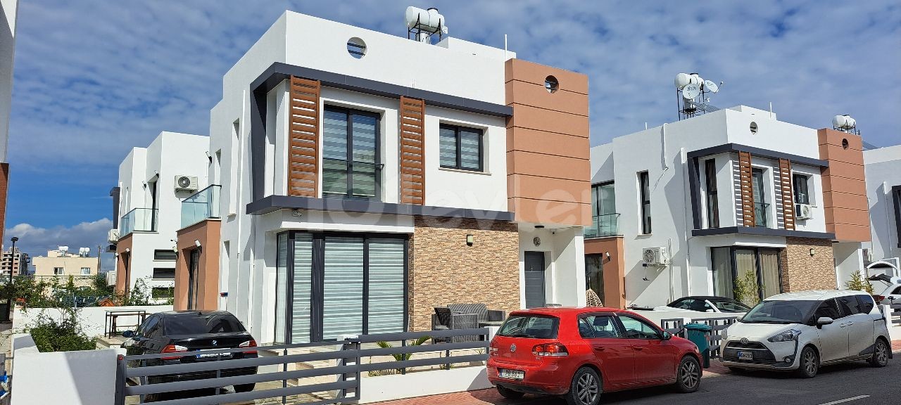 3+1 freistehende Maisonette-Villa mit abgeschlossener Urkunde in Yeniboğaz