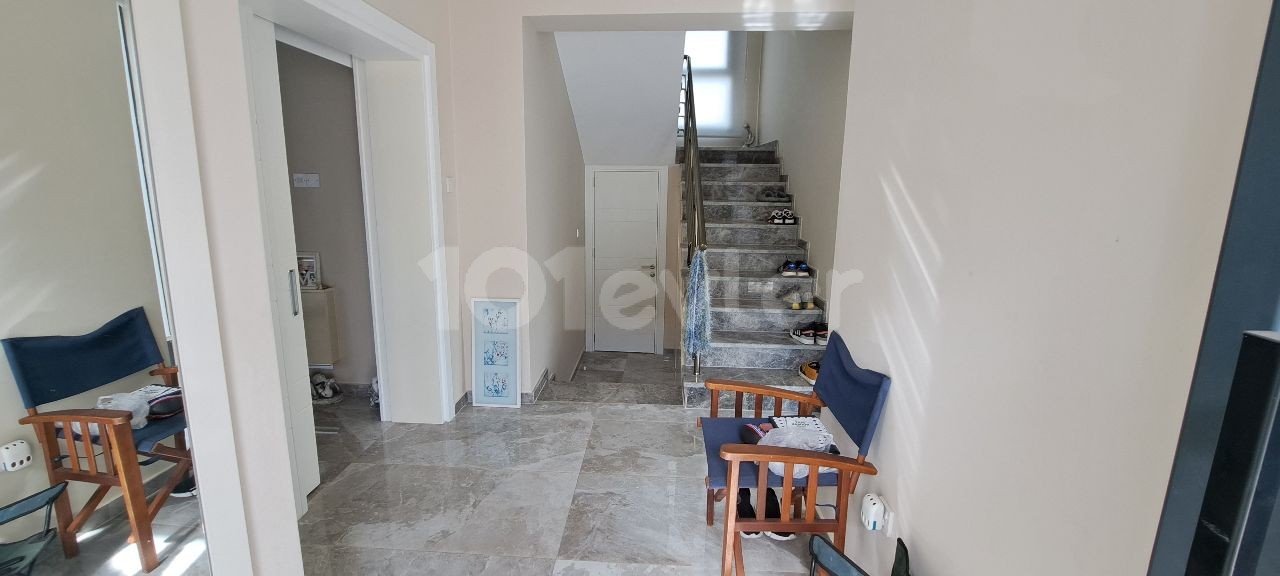 3+1 freistehende Maisonette-Villa mit abgeschlossener Urkunde in Yeniboğaz