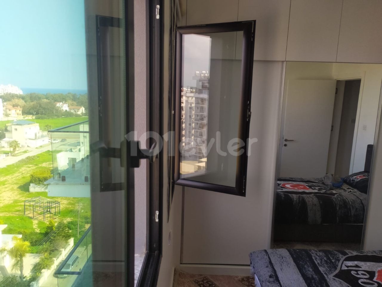 Yeniboğaziçinin gözde bölgesinde deniz manzaralı penthouse