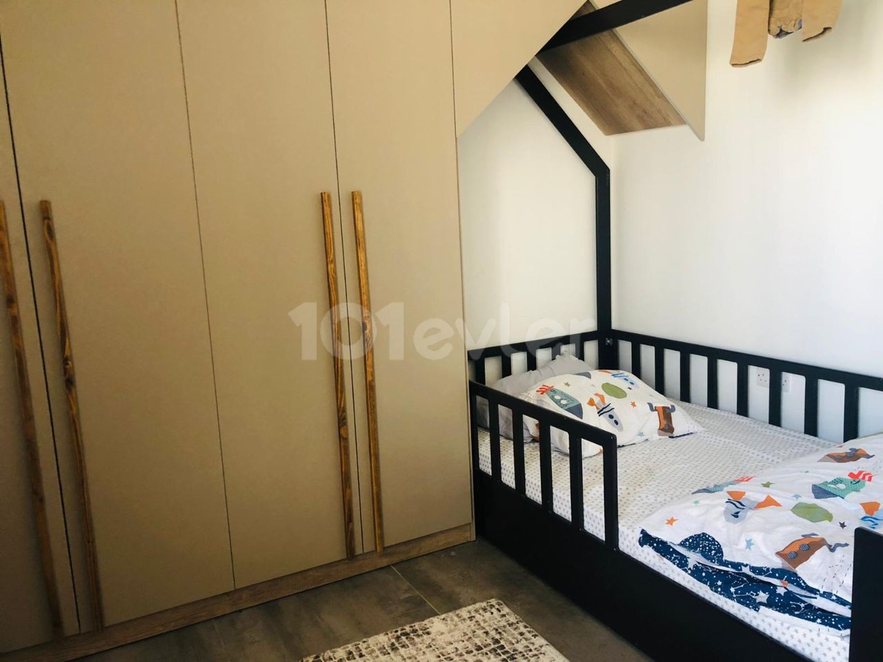 Yeniboğaziçinin gözde bölgesinde deniz manzaralı penthouse