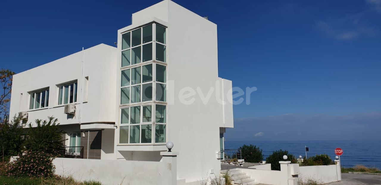 TOLLE VILLA MIT MEERBLICK ZU VERMIETEN IN KYRENIA, KARAOGLANOGL