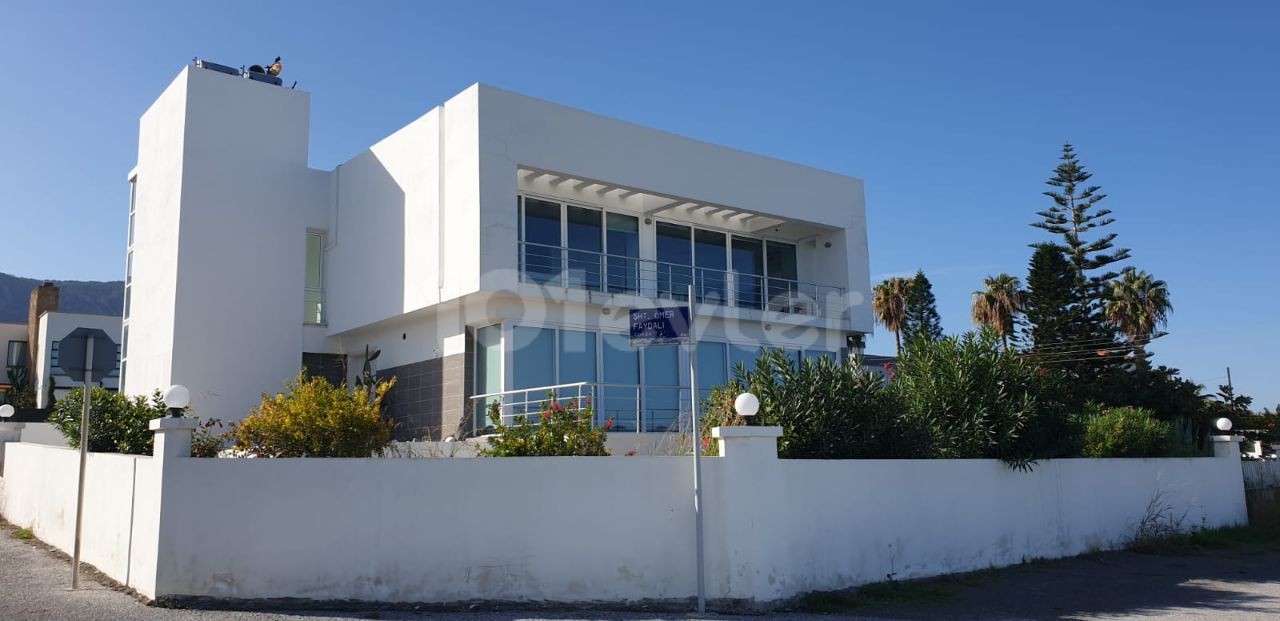 TOLLE VILLA MIT MEERBLICK ZU VERMIETEN IN KYRENIA, KARAOGLANOGL