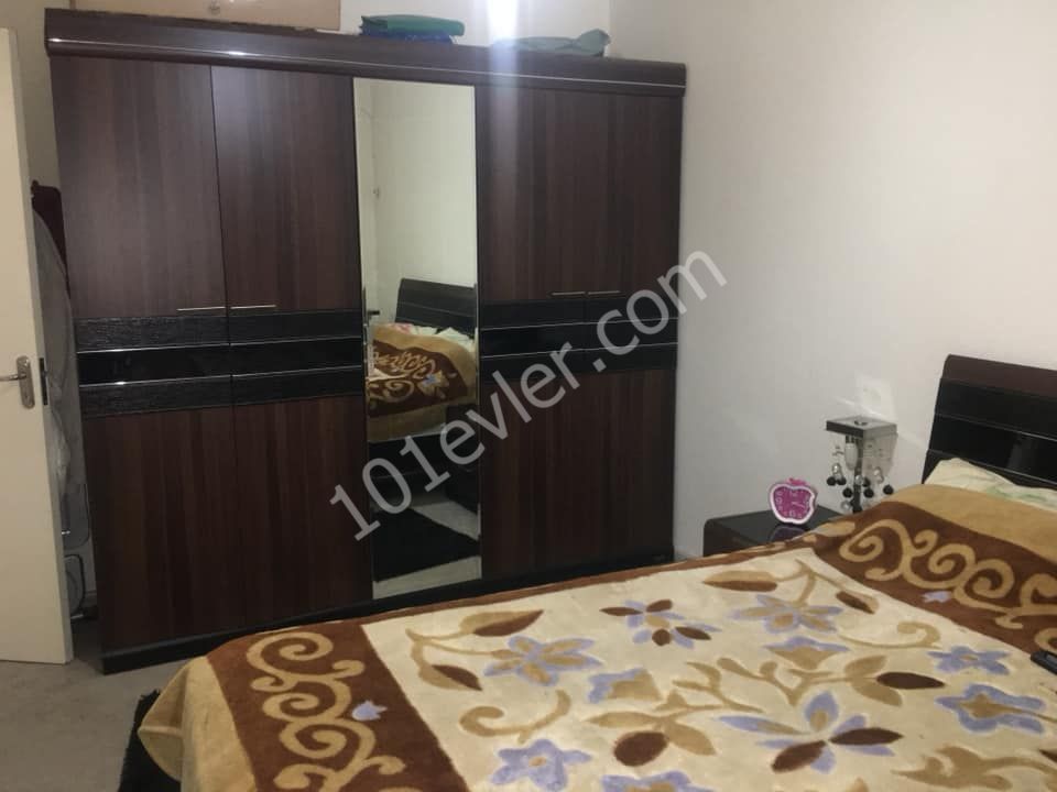 Mağusa Merkezde Satılık Eşyalı 3+1 Daiere Bilgi için:05338649682