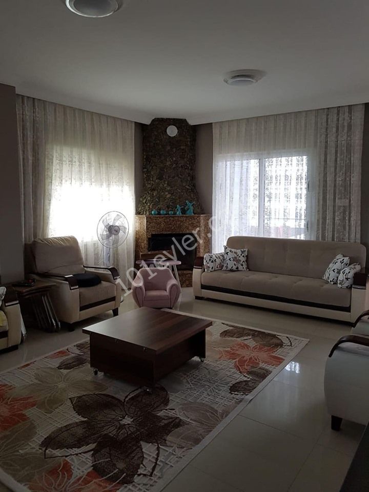 4+1 Penthouse for Sale in Gulseren Region For information:05338867072 ➡️ 4+1 ➡️ 190 m2 closed area ☺️ Bathroom/wc in the Parent's Bedroom and Closet room ☀️ Turkish Cob ☀️ 4. The floor has an Elevator ** 