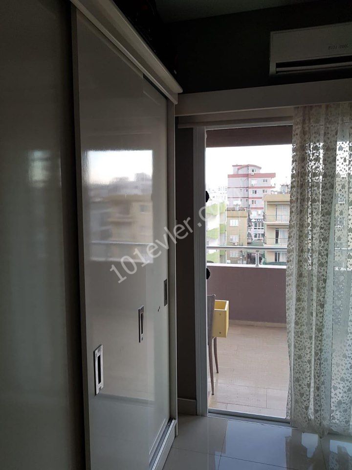 Gülseren Bölgesinde Satılık 4+1 Penthouse Bilgi için:05338867072 ➡️ 4+1 ➡️ 190 m2 kapalı alan ➡️ EbeveynYatak Odasında Banyo/wc ve Dolap odası ➡️ Türk Koçan ➡️ 4. Kat ➡️ Asansörlü