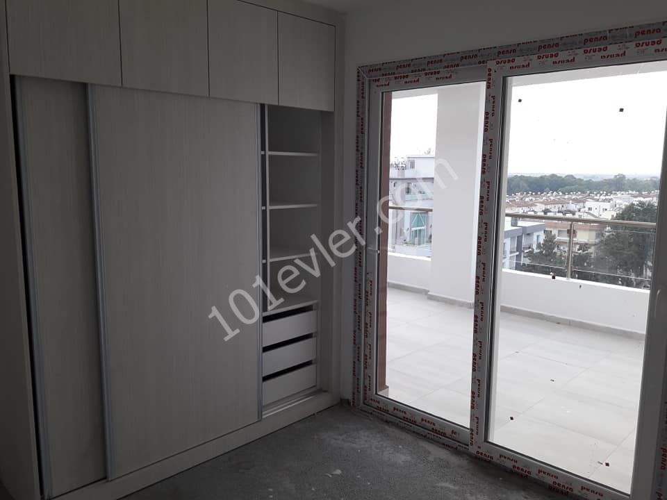 Mağusa Yenişehir Bölgesinde Satılık Yeni Penthouse Bilgi için:05338867072