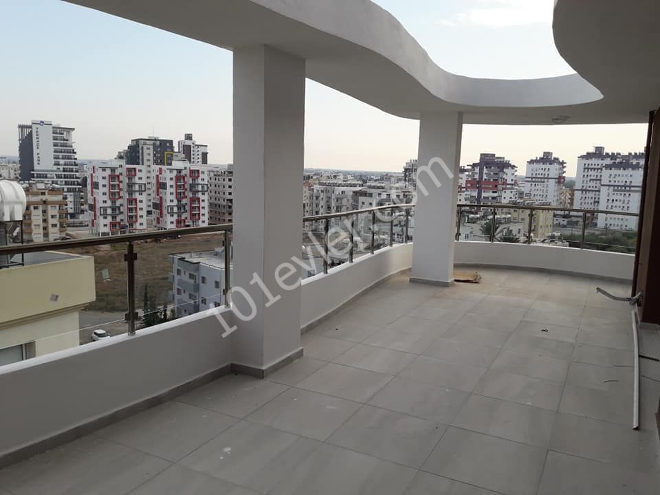 Mağusa Yenişehir Bölgesinde Satılık Yeni Penthouse Bilgi için:05338867072