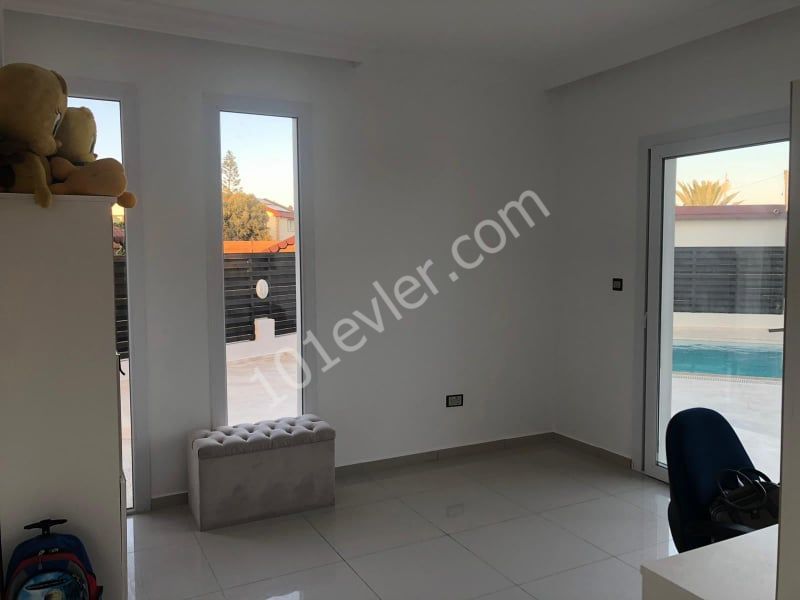 4+1 Villa mit privatem Pool in Tuzla für Informationen:05338867072 ** 