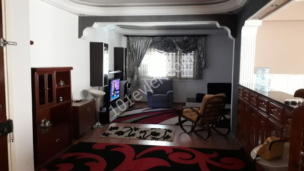 Voll möblierte 3 + 1 Wohnung zur Miete in Famagusta für Informationen:05338649682 ** 