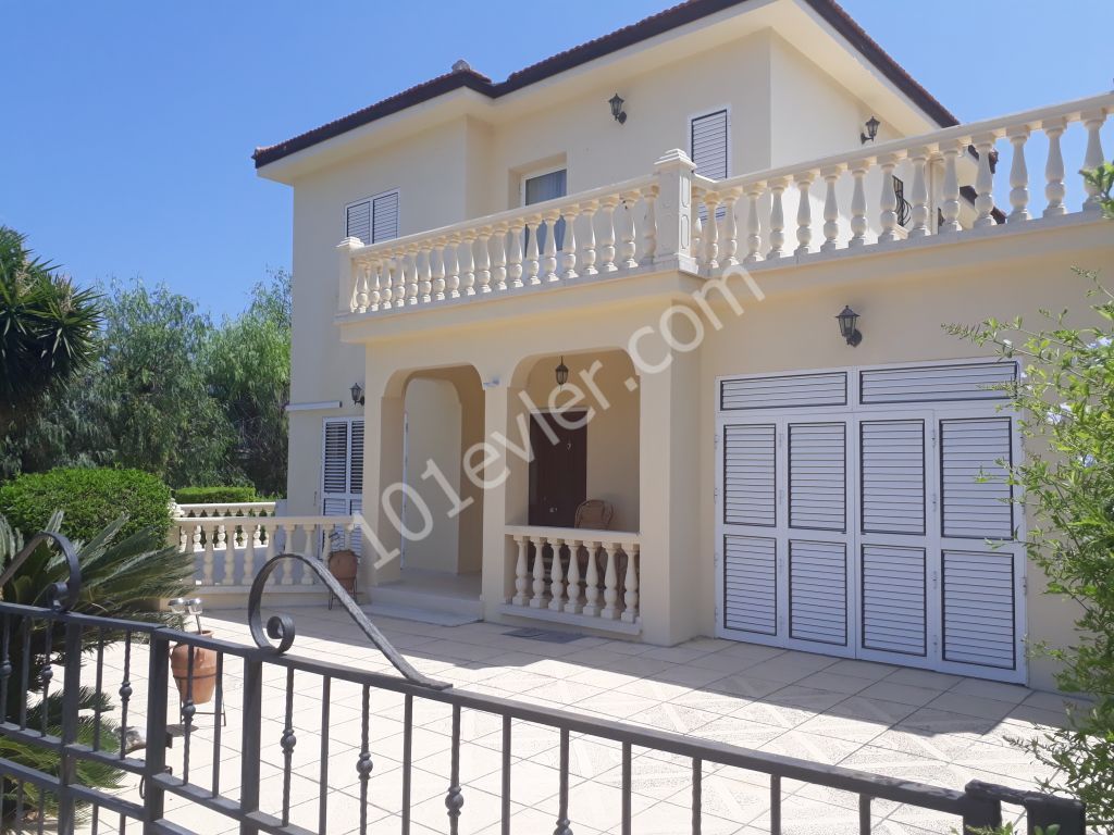 Beautiful 3 bedroom Villa with swimming pool near the maın road ın Catalkoy