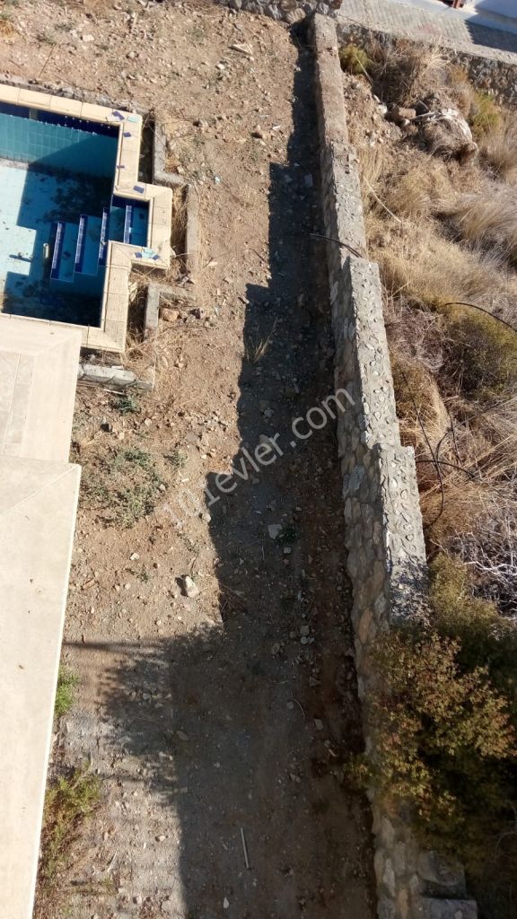 2 x 90% Finished villa in  beautiful Karmi