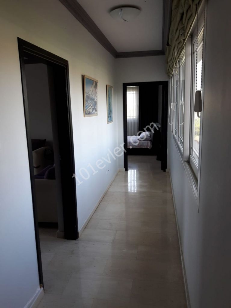 Girne Çatalkoy de denize sıffır 4+2 ultra lux villa.