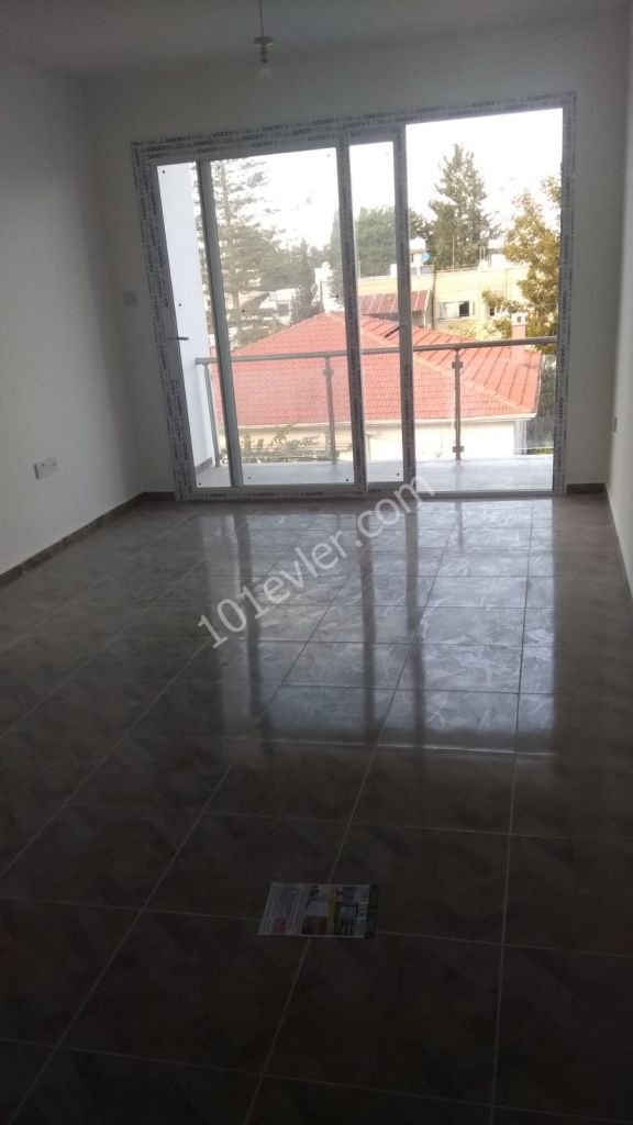 Girne Merkez'de çarşıya yakın 2+1 sıfır asansörlü Daireler kiralık!!!!!