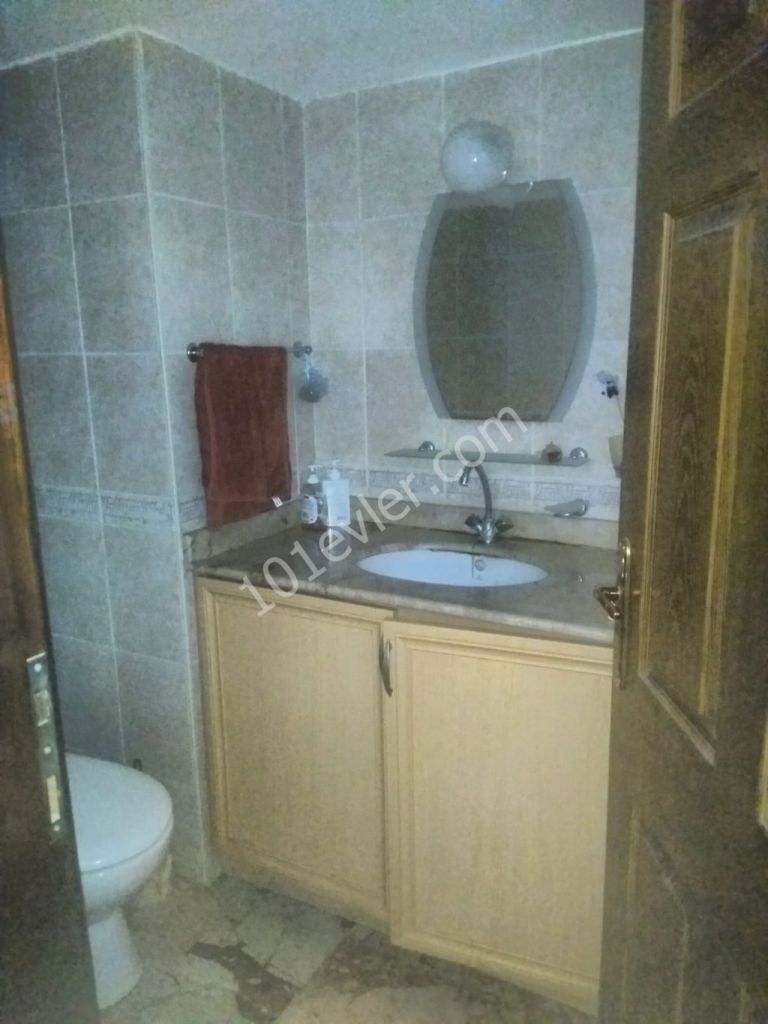 Girne Alsancak'da kiralık 3+1 Çıkartma Plajı'na yakın Güzel Villa!!!!