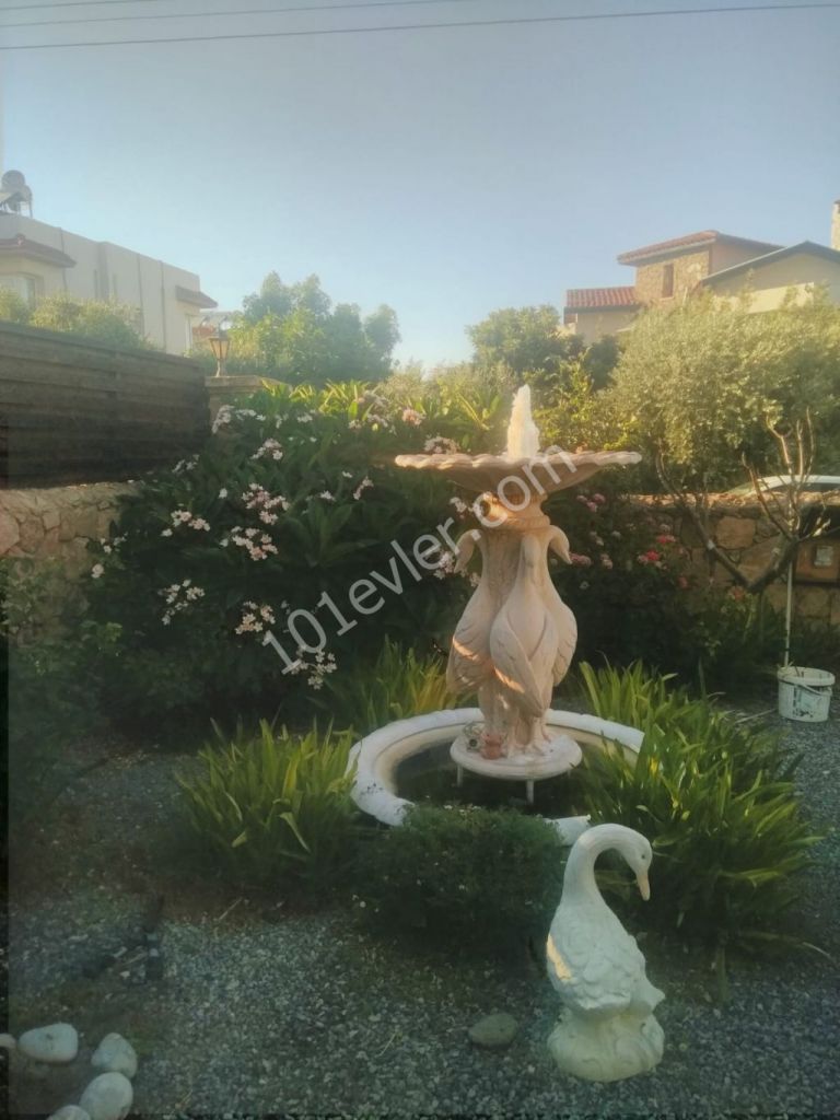 Girne Alsancak'da kiralık 3+1 Çıkartma Plajı'na yakın Güzel Villa!!!!