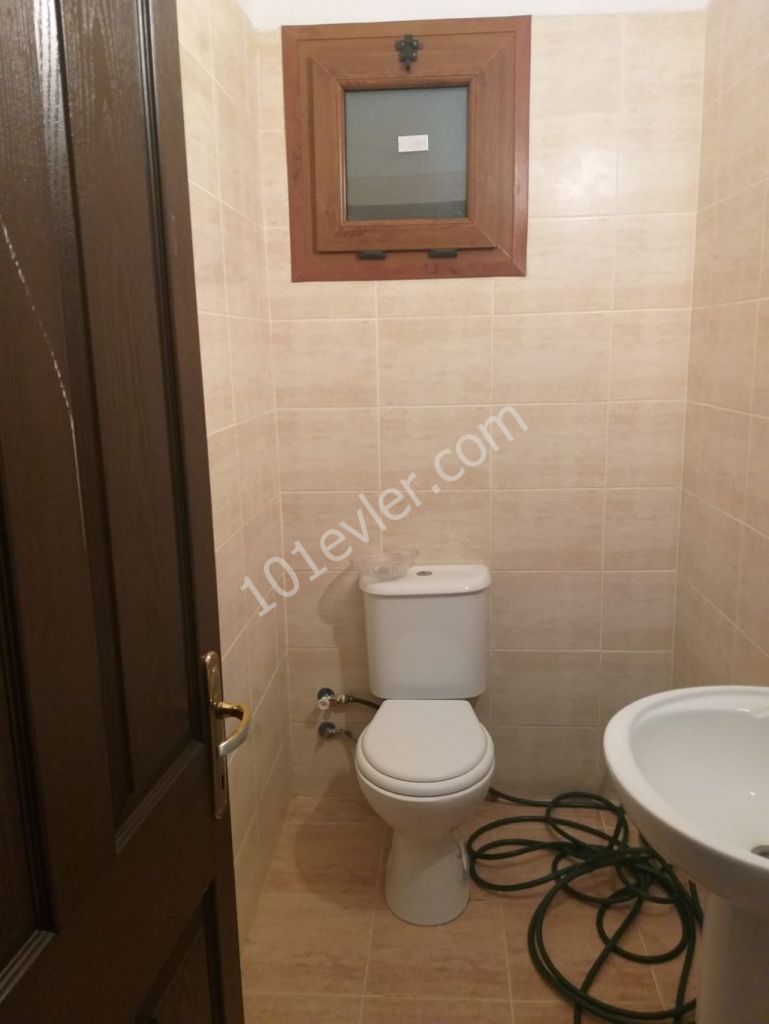 Girne Alsancak'da kiralık 3+1 eşyasız daire  Atakara Market civarlarında!