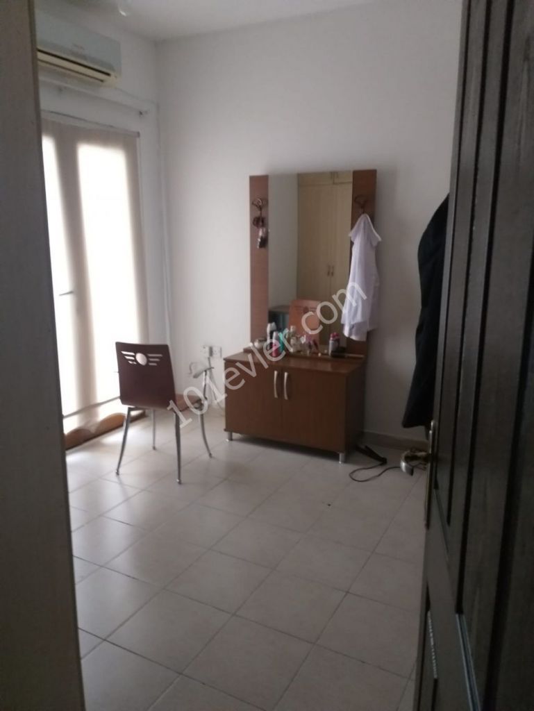 Girne Alsancak'da kiralık 3+1 eşyasız daire  Atakara Market civarlarında!