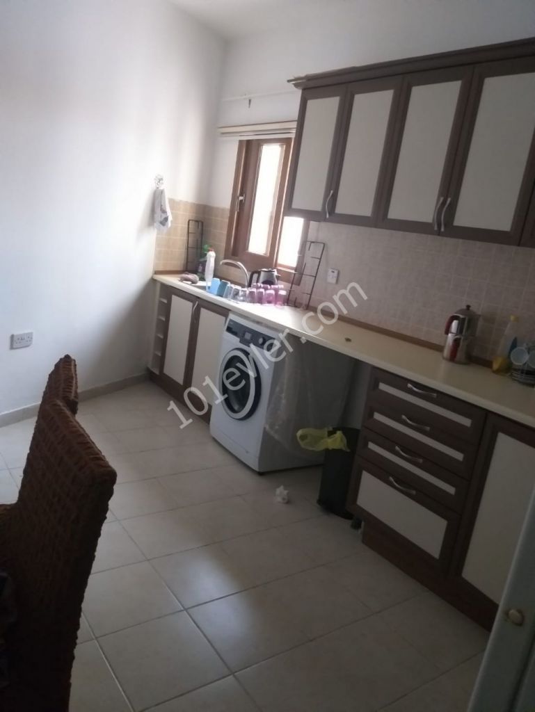 Girne Alsancak'da kiralık 3+1 eşyasız daire  Atakara Market civarlarında!