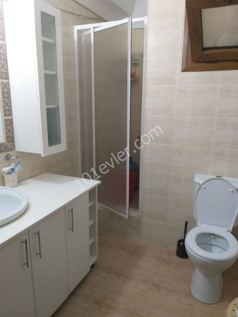 Girne Alsancak'da kiralık 3+1 eşyasız daire  Atakara Market civarlarında!