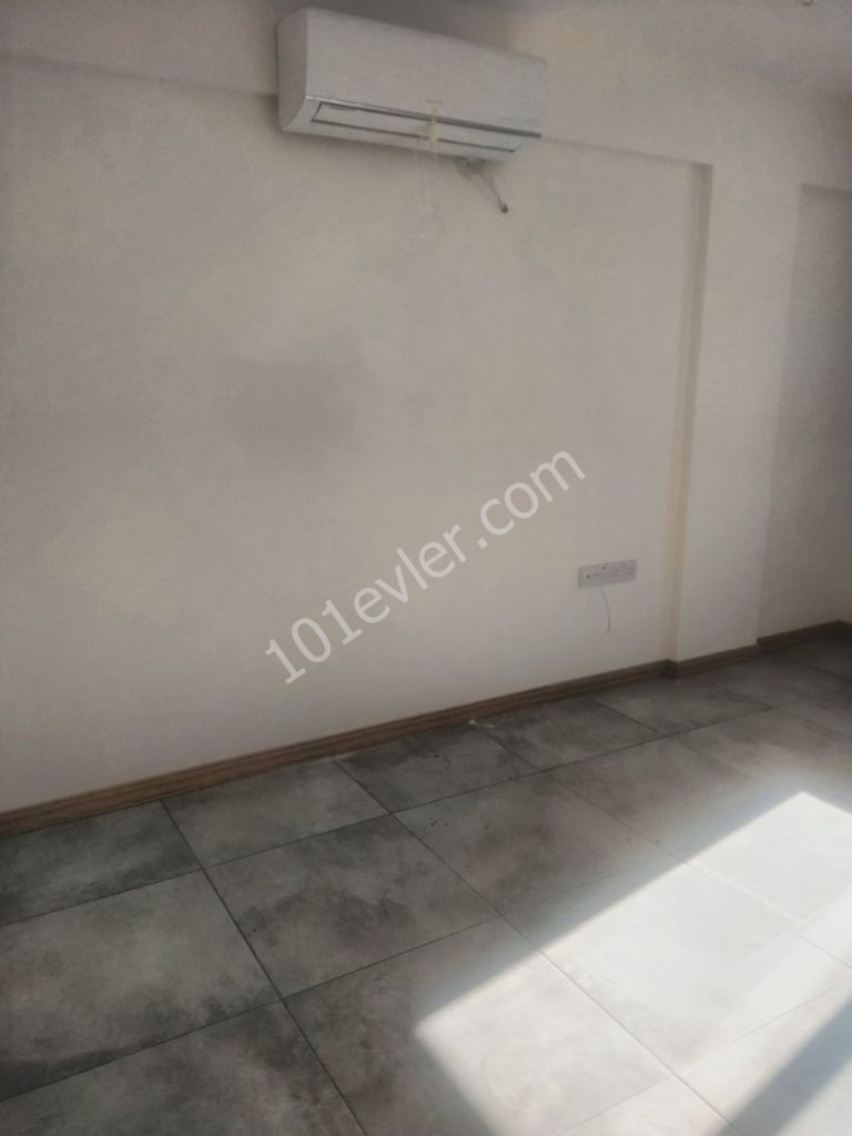 Girne Alsancak da kiralık 2+1  Yarı eşyallı ortak havuzlu daire  Atakara market cıvarlarında!!!!!