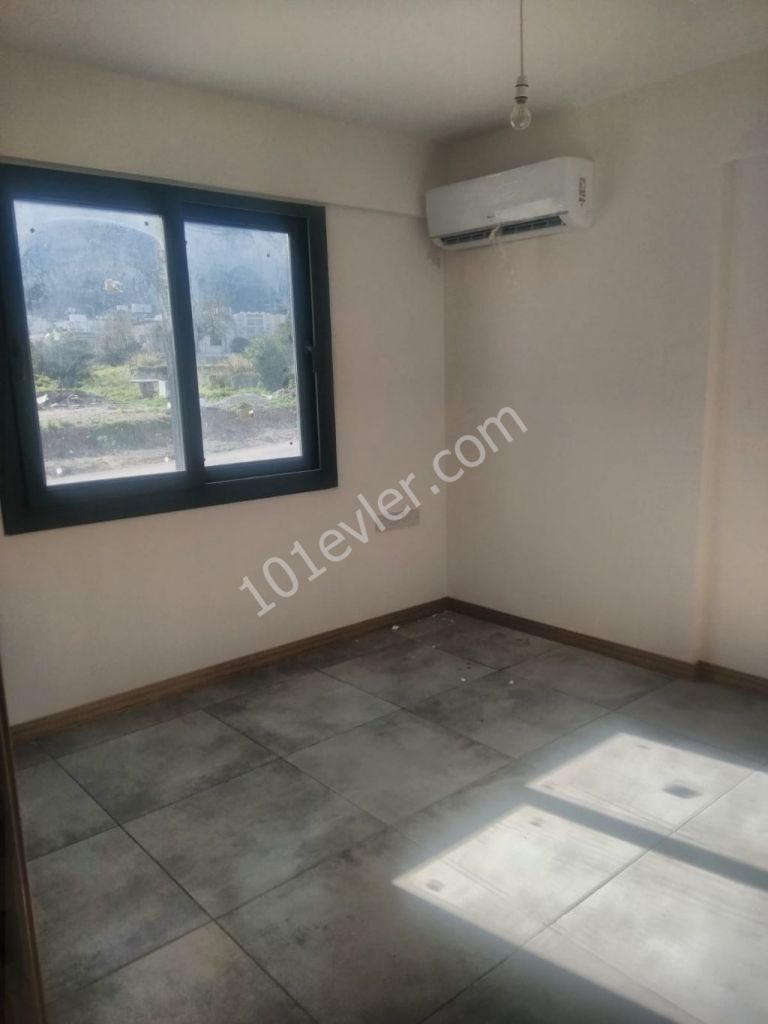 Girne Alsancak da kiralık 2+1  Yarı eşyallı ortak havuzlu daire  Atakara market cıvarlarında!!!!!