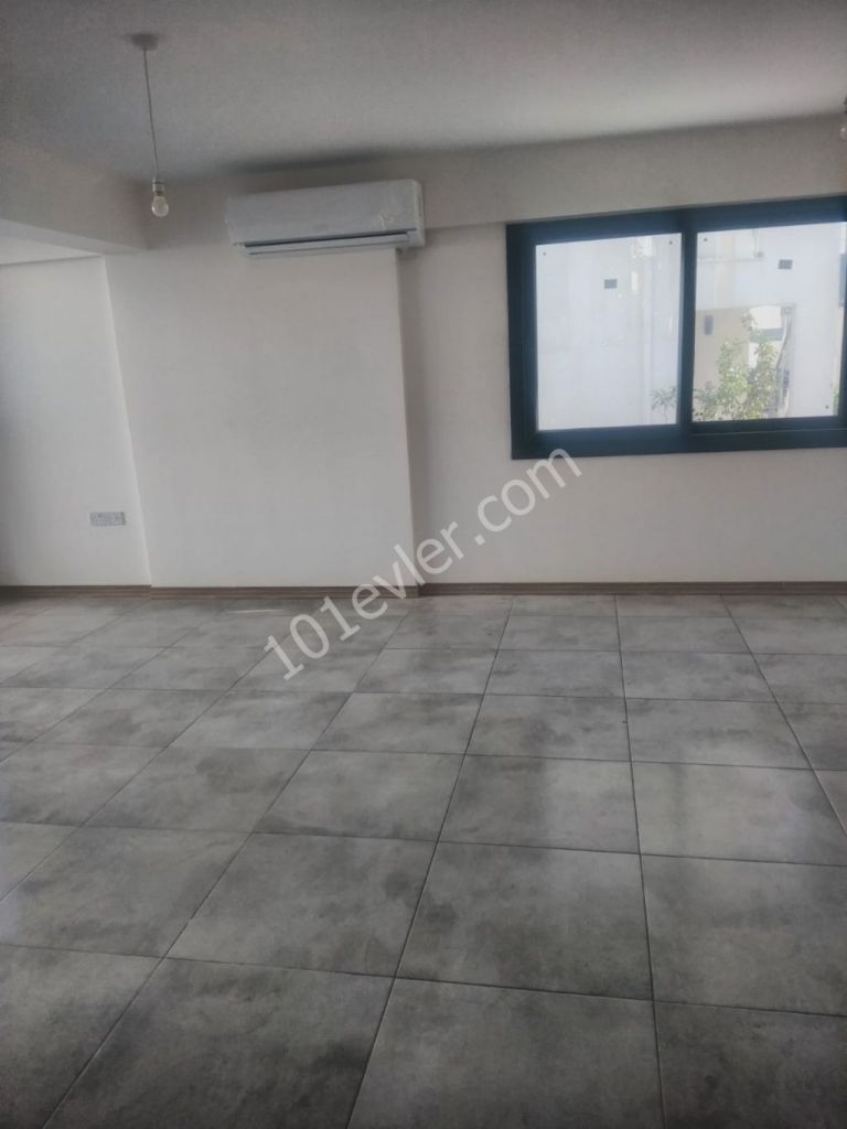 Girne Alsancak da kiralık 2+1  Yarı eşyallı ortak havuzlu daire  Atakara market cıvarlarında!!!!!