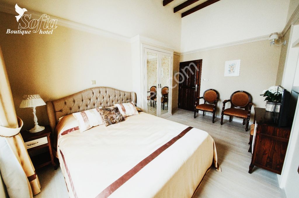 GİRNE MERKEZDE TARİHİ  MİMARİYE SAHİP 27 KİŞİ KAPASİTELİ BOUTIQUE HOTEL- TEK YETKİLİ ACENTE