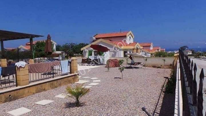 Beautiful well maintained  3 bedroom villa 