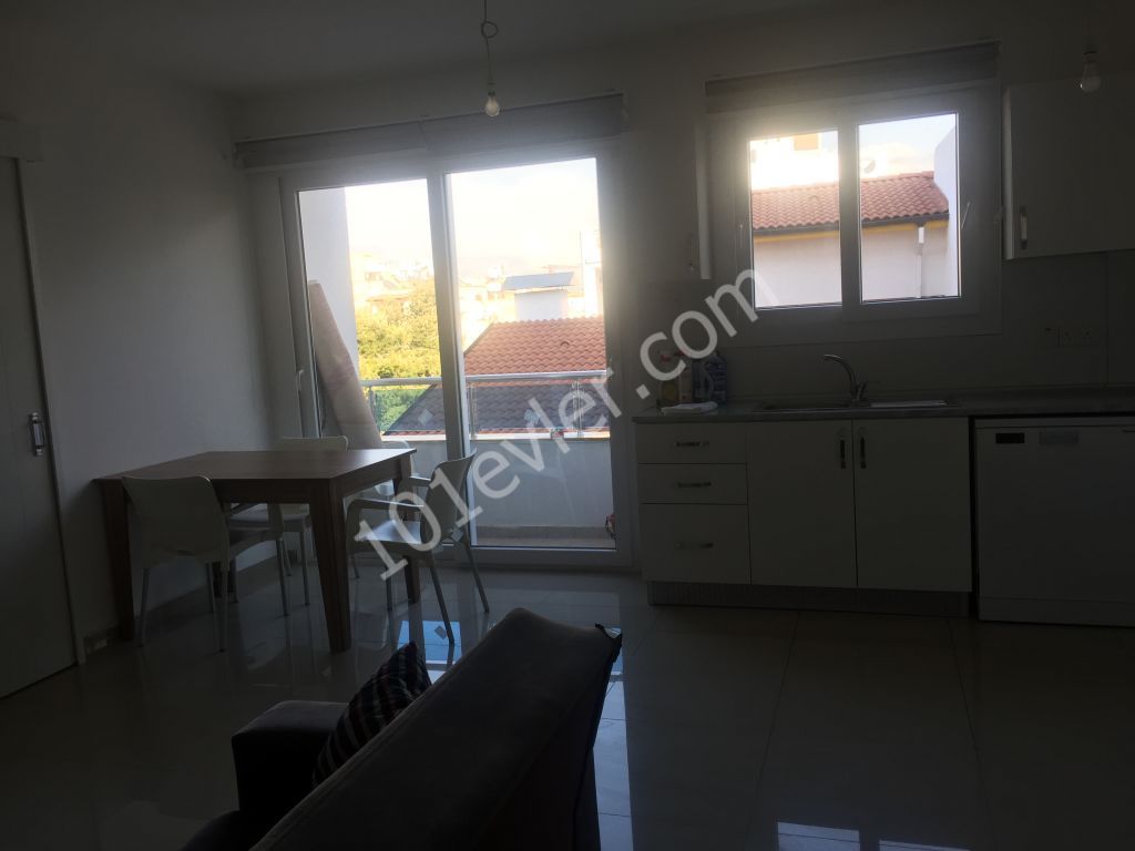 Girne Eziç Premier Bölgesinde kiralık 2+1 DAİRE