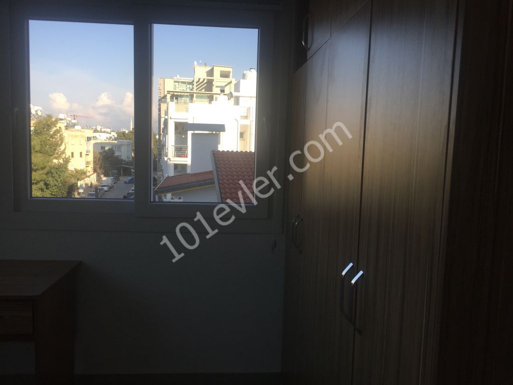 Girne Eziç Premier Bölgesinde kiralık 2+1 DAİRE