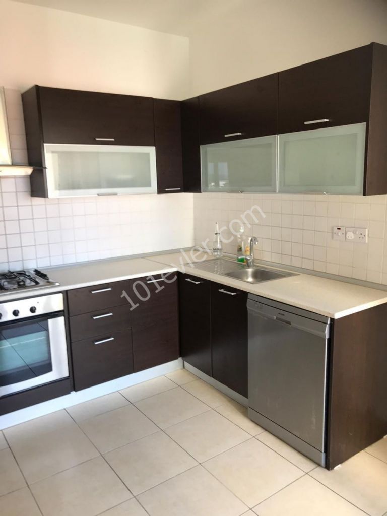 Flat To Rent in Alsancak, Kyrenia