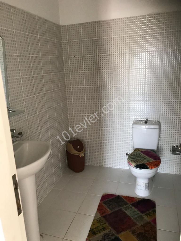 Flat To Rent in Alsancak, Kyrenia