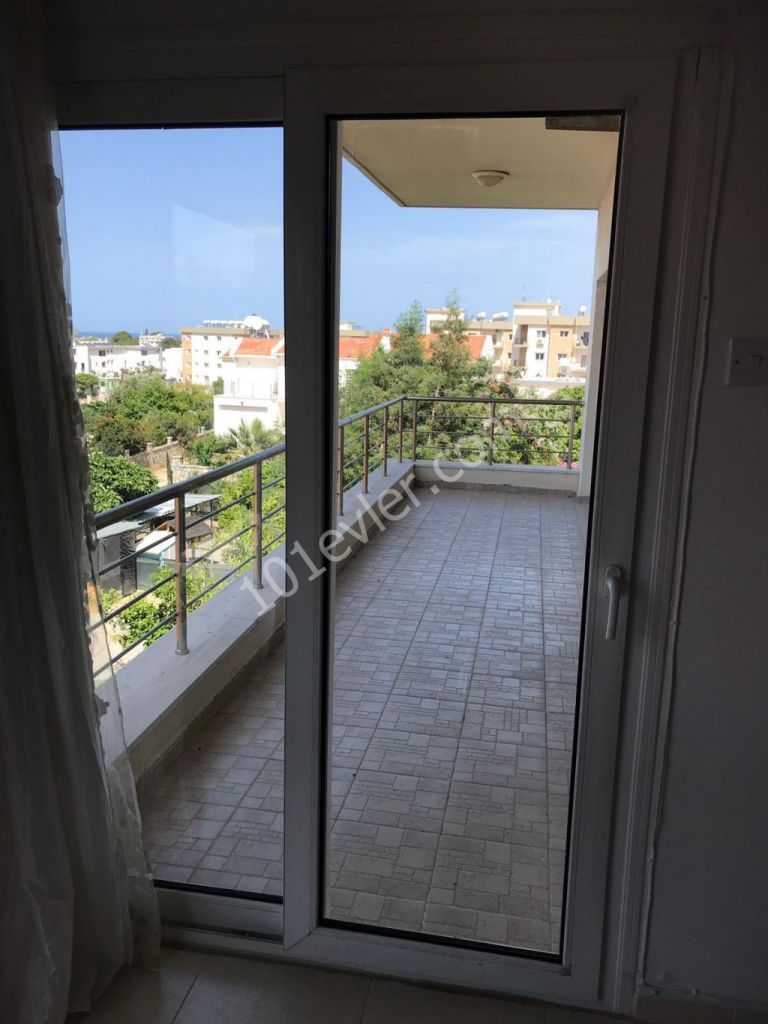 Flat To Rent in Alsancak, Kyrenia