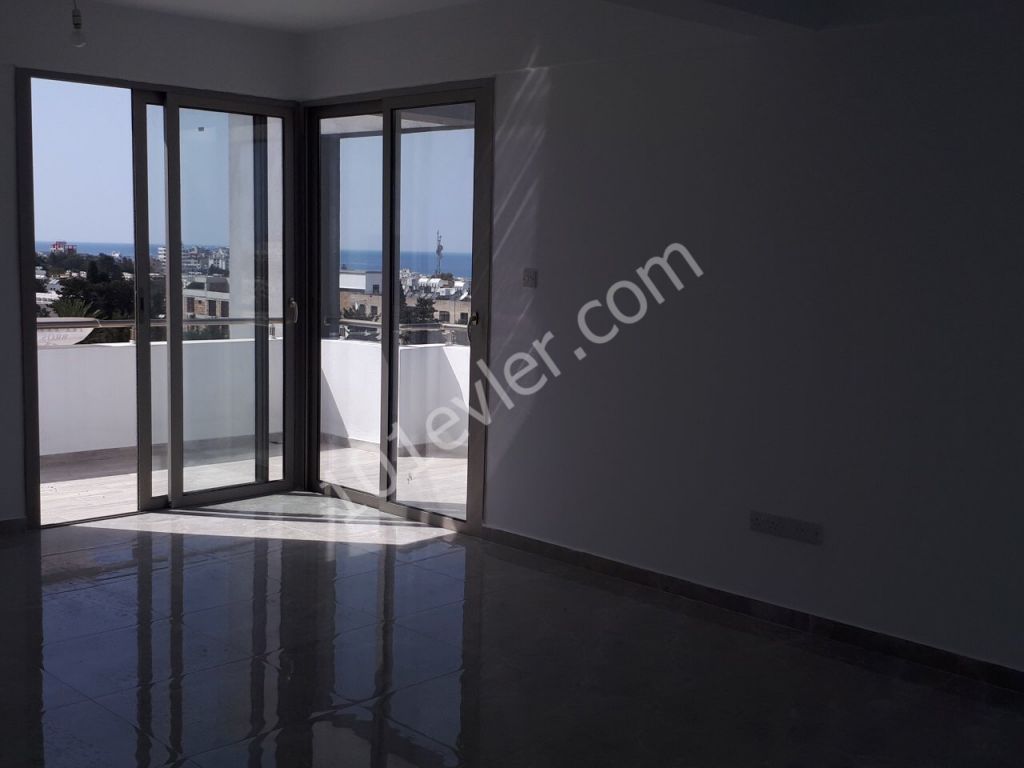 GİRNE MERKEZDE TÜM YAŞAM ALANLARINA YÜRÜME MESAFESİ YENİ 3+1 PENTHOUSE