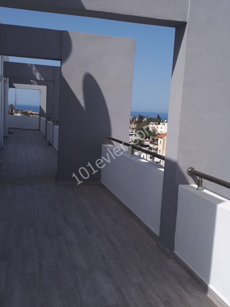 GİRNE MERKEZDE TÜM YAŞAM ALANLARINA YÜRÜME MESAFESİ YENİ 3+1 PENTHOUSE