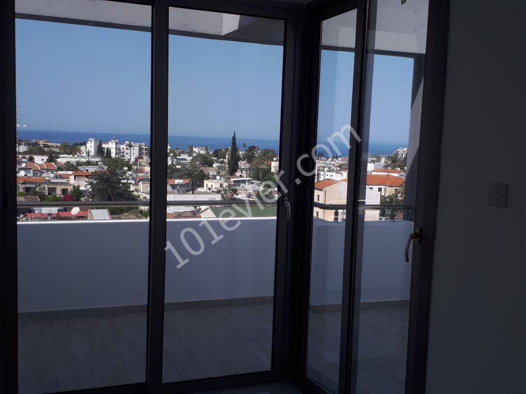 GİRNE MERKEZDE TÜM YAŞAM ALANLARINA YÜRÜME MESAFESİ YENİ 3+1 PENTHOUSE