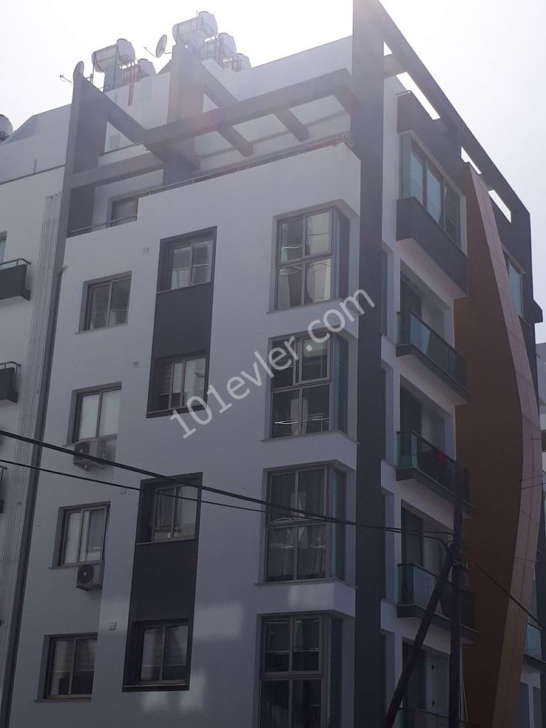 GİRNE MERKEZDE TÜM YAŞAM ALANLARINA YÜRÜME MESAFESİ YENİ 3+1 PENTHOUSE