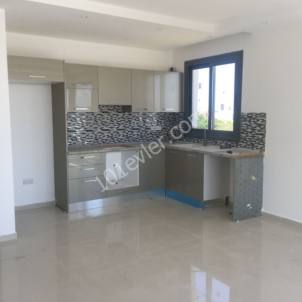 KYRENIA ALSANCAK IS AN APARTMENT IN A PRIVATE PROJECT WITHIN WALKING DISTANCE OF THE SEA, BUT SUITABLE FOR DETACHED LIVING ** 