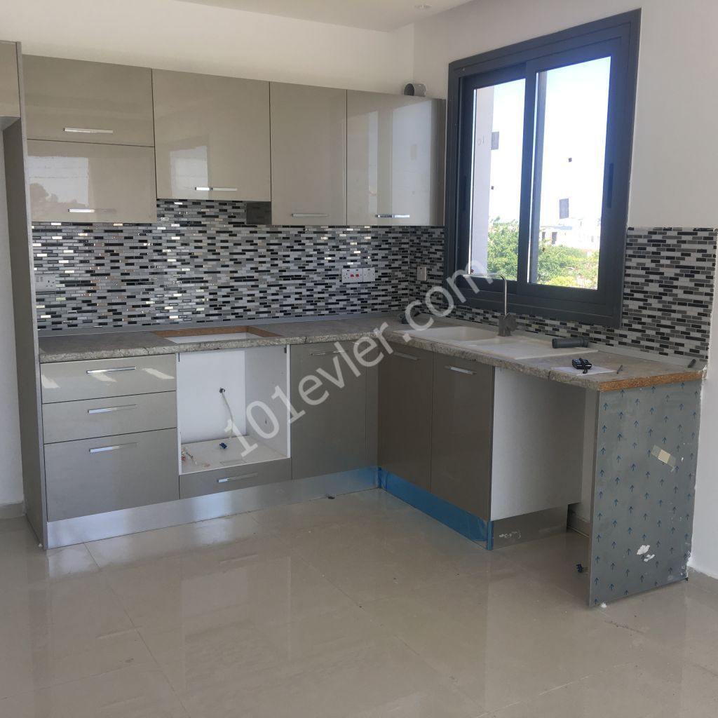 KYRENIA ALSANCAK IS AN APARTMENT IN A PRIVATE PROJECT WITHIN WALKING DISTANCE OF THE SEA, BUT SUITABLE FOR DETACHED LIVING ** 