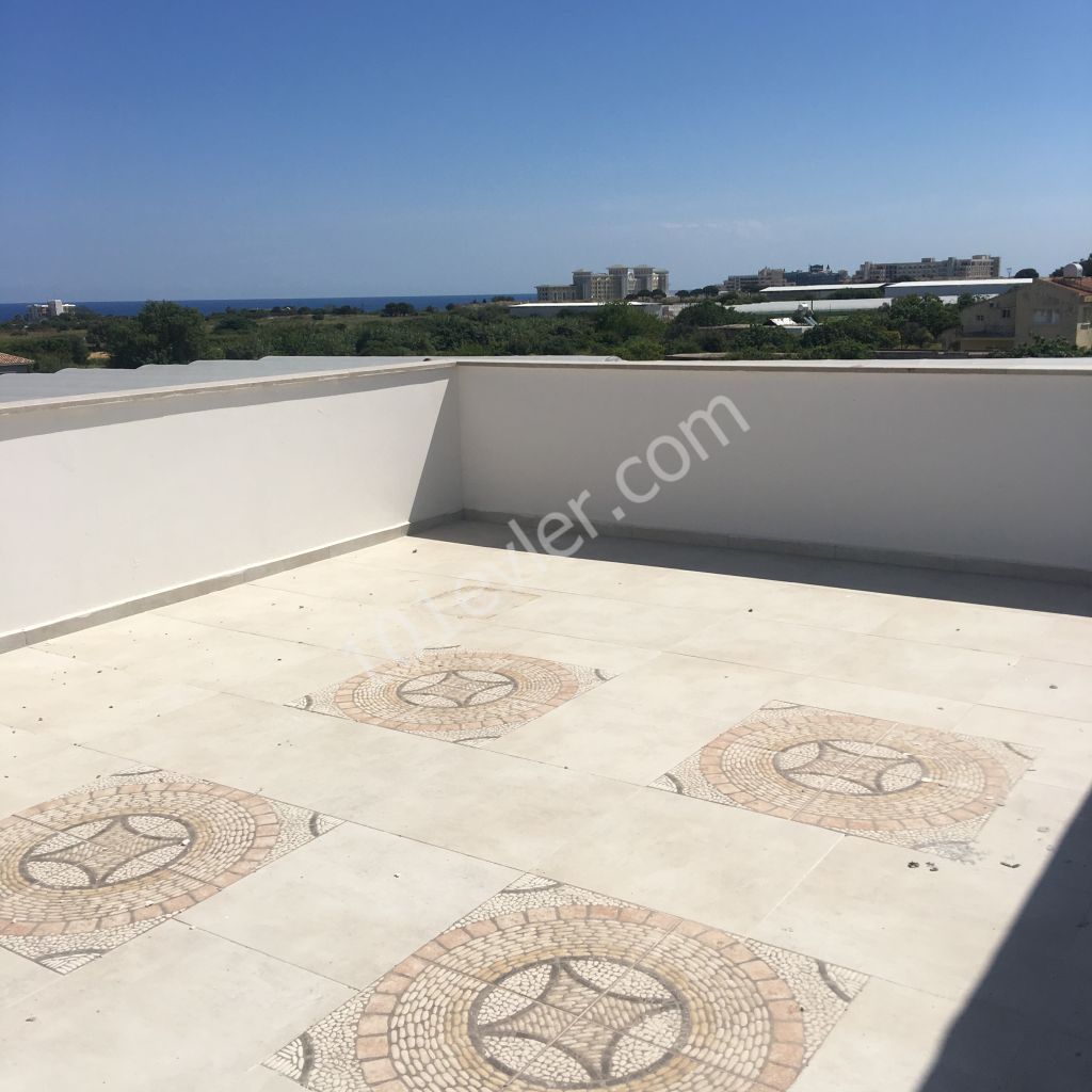 KYRENIA ALSANCAK IS AN APARTMENT IN A PRIVATE PROJECT WITHIN WALKING DISTANCE OF THE SEA, BUT SUITABLE FOR DETACHED LIVING ** 