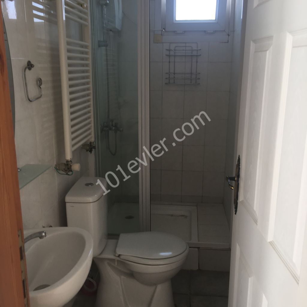 KYRENIA DOGANKOY 550 M2 DETACHED WELL-MAINTAINED VILLA WITH A 3 + 1 POOL THAT IS OPEN FOR CONSTRUCTION OR EXPANSION IN BESKAT ON A PLOT OF LAND ** 