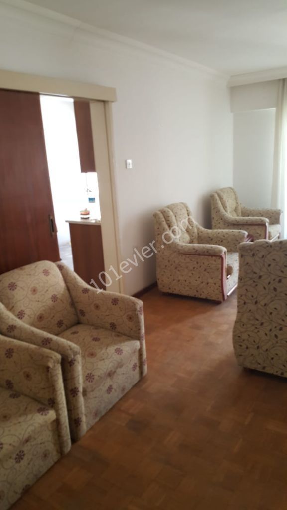 GİRNE TÜRK MAHALLESİNDE 3+1 FULL EŞYALI 140M2.0533 846 11 83 ZEBO TAJİEVA.