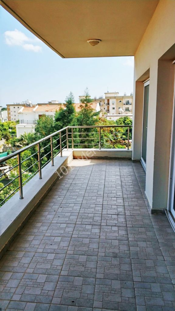  Alsancak da 3+1  Ortak Havuzlı. Her odada balkon Deniz manzaralı Temiz sakin Site İçerisinde Bulunan Dairemiz  . ZEBO TAJİEVA. 0533 846 1183