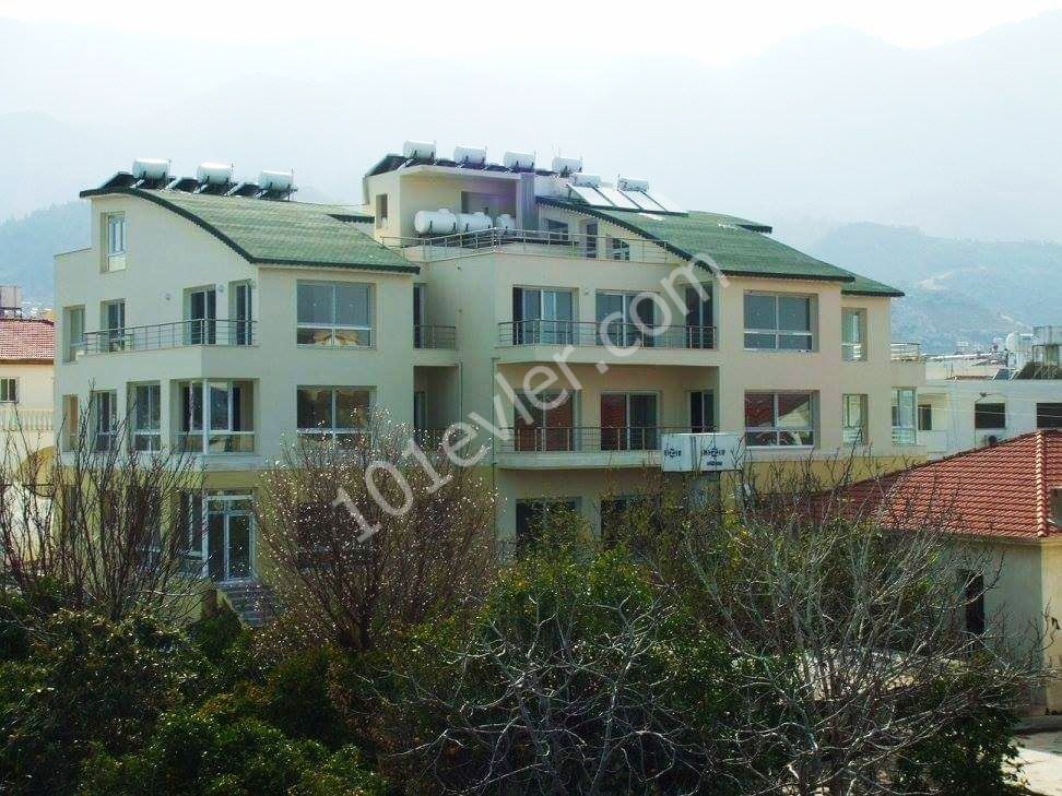  Alsancak da 3+1  Ortak Havuzlı. Her odada balkon Deniz manzaralı Temiz sakin Site İçerisinde Bulunan Dairemiz  . ZEBO TAJİEVA. 0533 846 1183